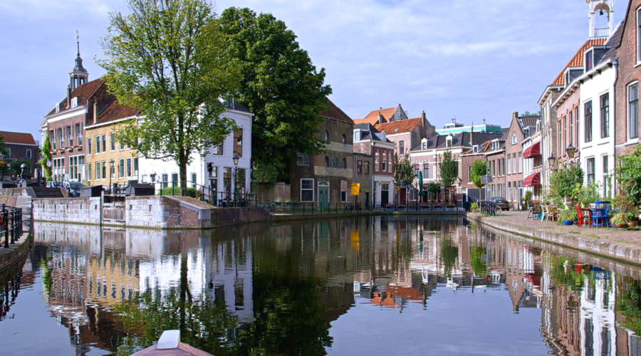 Nuestros servicios de alquiler de coches ofrecen una diversa selección de vehículos en Schiedam.